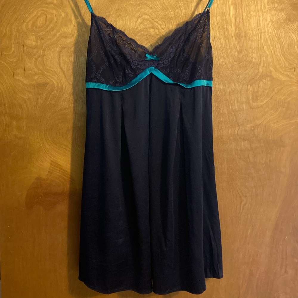 Chic and comfy silk and lace chemise sz L—Elle MacPherson Intimates, never worn